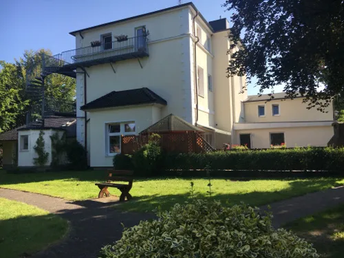 Villa am Dorfplatz – Außenansicht der Villa in Bimöhlen