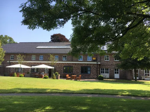 Haus Lange Reihe – Außenansicht des Reihenhauskomplexes in Bimöhlen